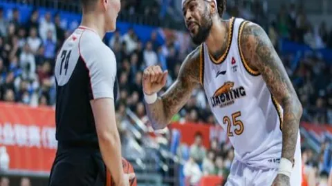 拉什福德、齐尔克泽各进两球，曼联以4-0完胜埃弗顿